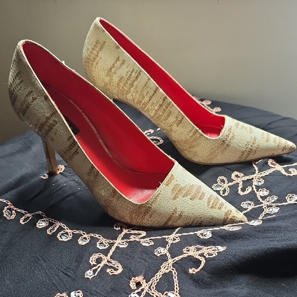 Escada Shoes - Escada Cream and Tan Heels with Textured Pointed Toe